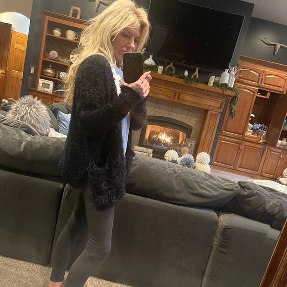 Hollister Black Cardigan Sweater s/xs nwot Cozy Fuzzy Design - Picture 4 of 6